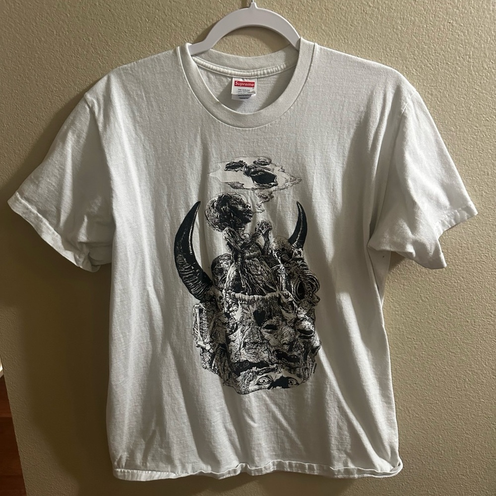 Supreme Tee shirt short sleeve, size large in the white colorway